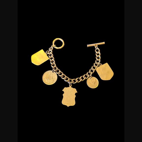 Gold Tone International Coin And Crest Charm Bracelet Size 7 - Picture 5 of 7